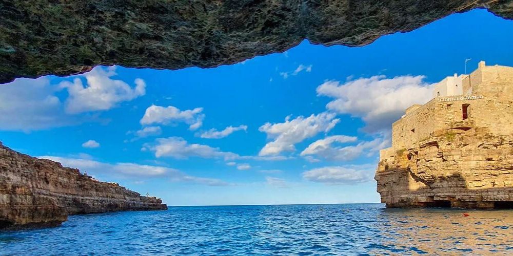 Foto da una grotta di Polignano a Mare