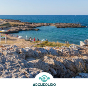 Panoramica del Lido ArcheoLido con Ombrelloni e Lettini