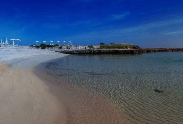 ArcheoLido la sera con vista sulla Spiaggia