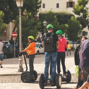 Gruppo in tour a Bari in Segway