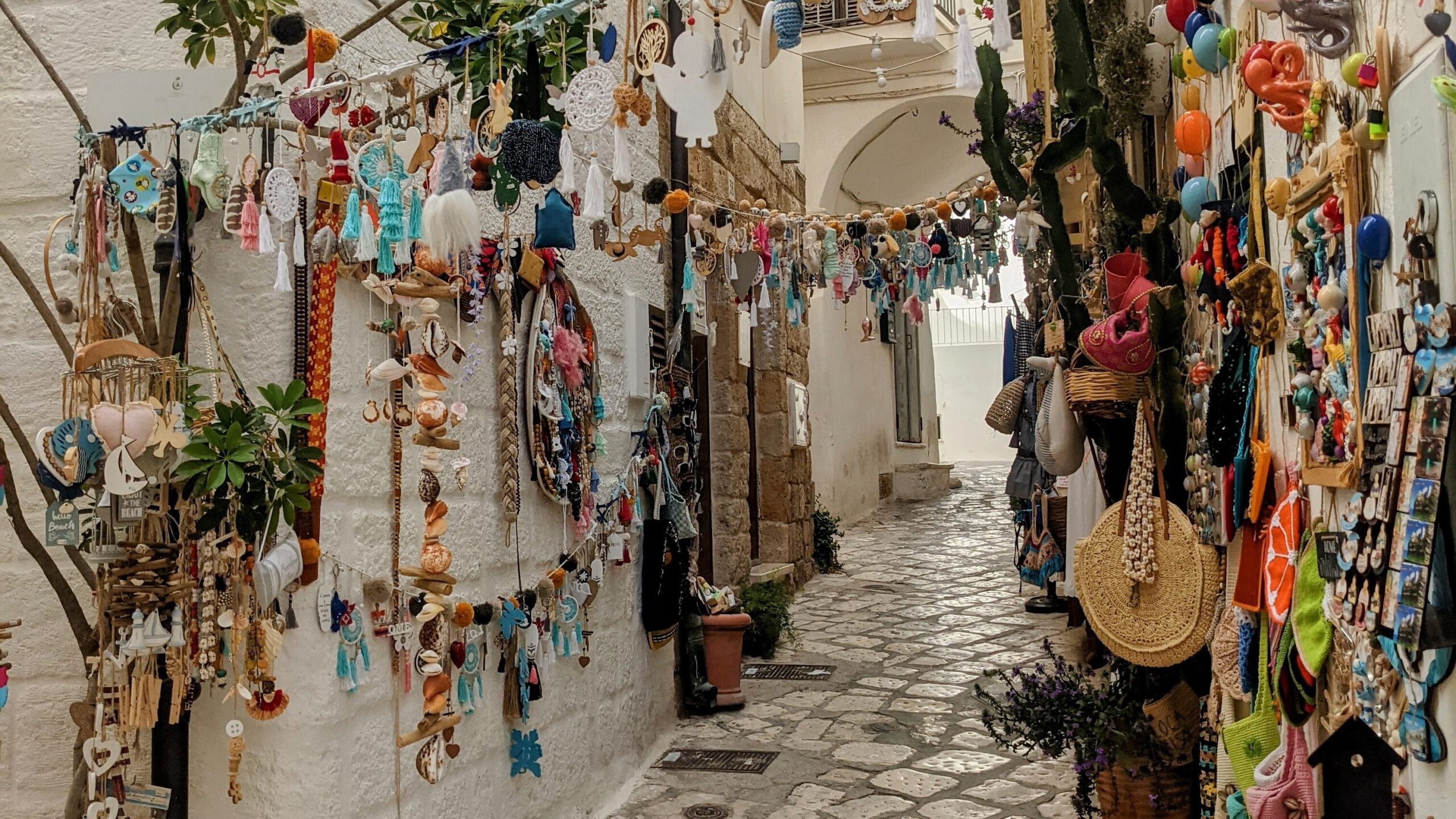 Visita nei vicoletti di Polignano a Mare