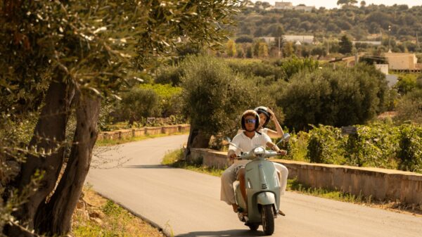 Vista panoramica delle campagne durante un Vespa tour da Polignano a Mare