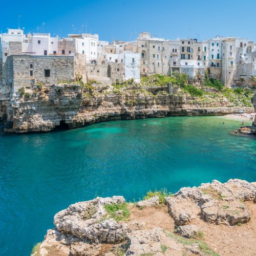 Panoramica della scogliera di Polignano a Mare