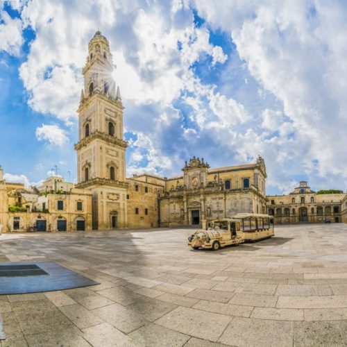 lecce-piazza-duomo-iStock-1080x688