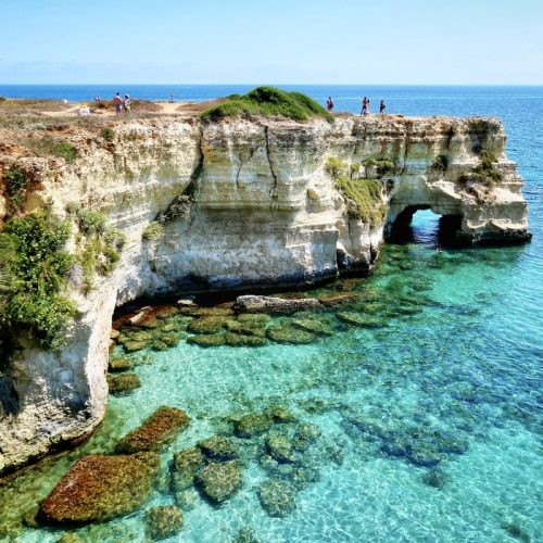 Meravigliosa scogliera ad Otranto visitabile con il Tour in Barca